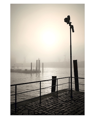 Hafen im Nebel