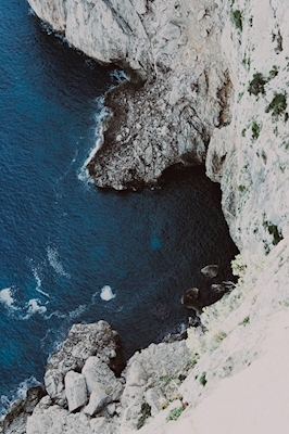 Cliff into the sea