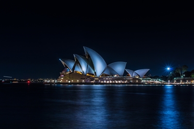 Sydneyn oopperatalo yöllä