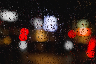 Dešťové kapky na okně