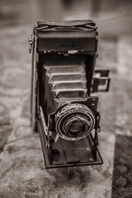 Stary aparat fotograficzny (1)