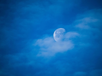 Luna diurna su Roslagen