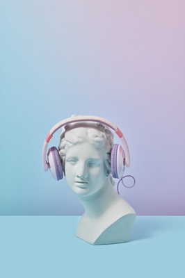 Statue mit Kopfhörern 