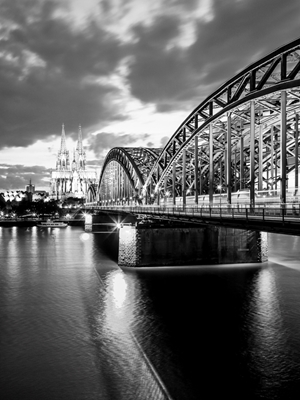 Cologne avec la cathédrale la nuit