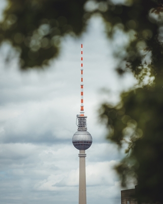 Torre de televisión de Berlín en el marco