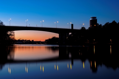 Most o zachodzie słońca