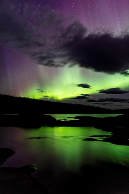 Aurora boreal sobre o rio Luleå