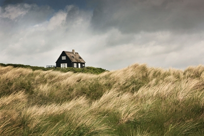eenzaam huis in de duinen