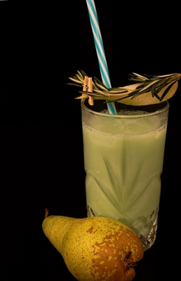 Vodka-kokos-pære cocktail