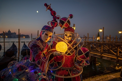 Karnevalen i Venedig på natten