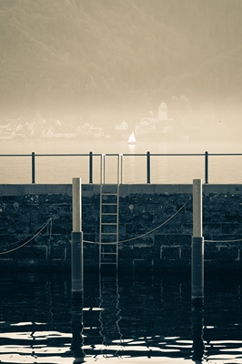 Přístav na Bodamském jezeře v mlze