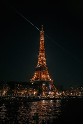 Eiffeltårnet i Paris nat