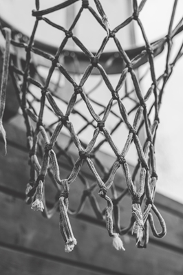 Basketballbøyle i svart-hvitt