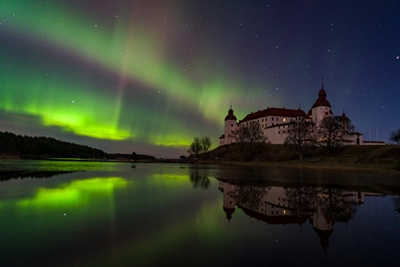 Aurora boreal atrás do Castelo de Läckö