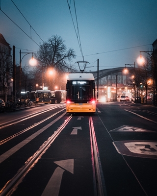 BVG Tram bei Morgennebel