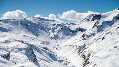 Montanhas cobertas de neve em Livigno