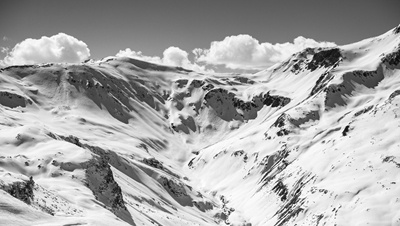 Montanhas cobertas de neve em Livigno