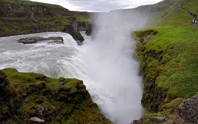 Isländischer Wasserfall