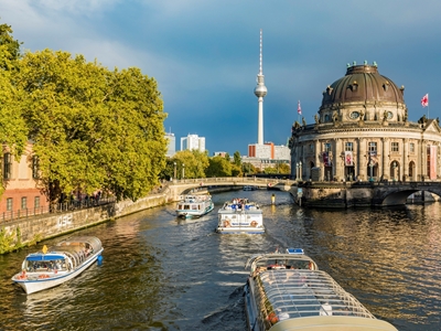 Båtar på Spree i Berlin