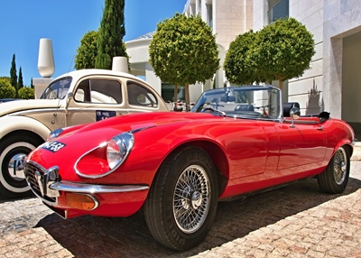 Punainen Jaguar E -tyyppi