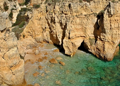 Farverige klippefyldte Algarve