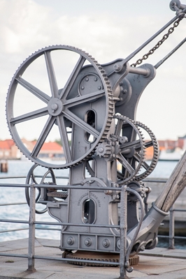 Guindaste velho do porto em Copenhaga