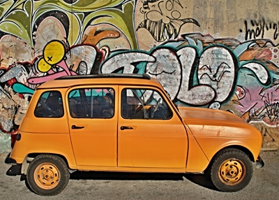 Renault 4 in arancione