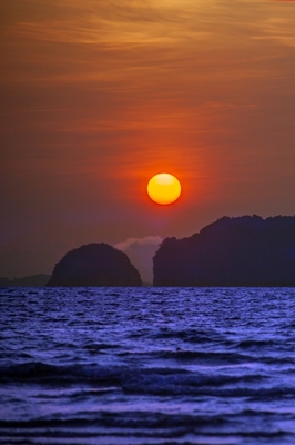 Pôr do sol em frente a Krabi 