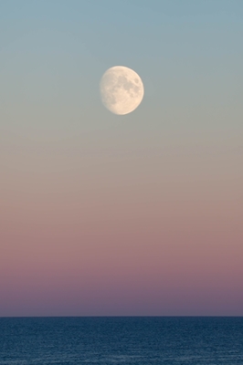 Moon over sea horizon, Gotland