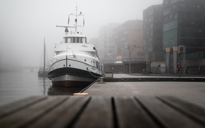 Schip in de haven van Hamburg