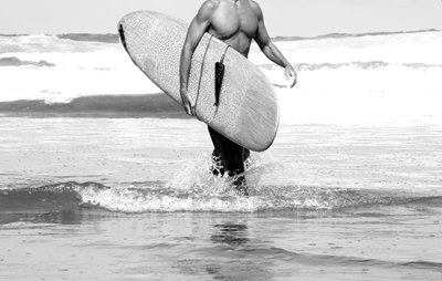Vibraciones en blanco y negro de Surfer 1