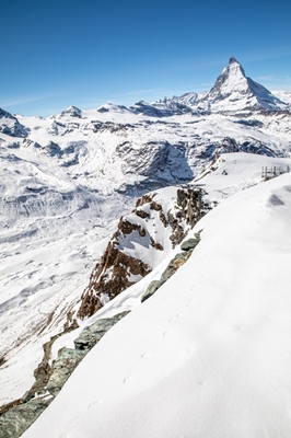 Alpes invernales cerca de Zermatt