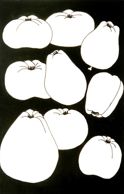 Fruta branca no chão preto