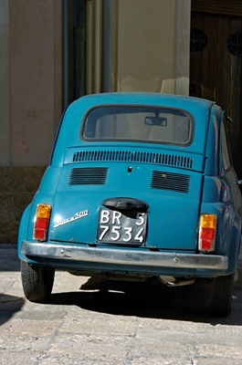 Sininen Fiat 500