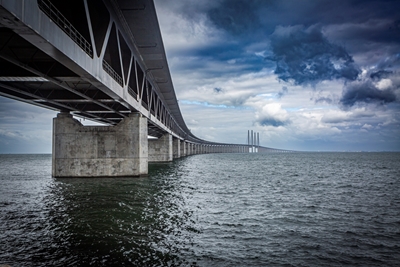 El puente de Öresund con mal tiempo