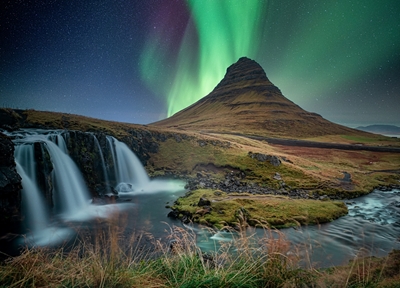 Islanda con l'aurora boreale