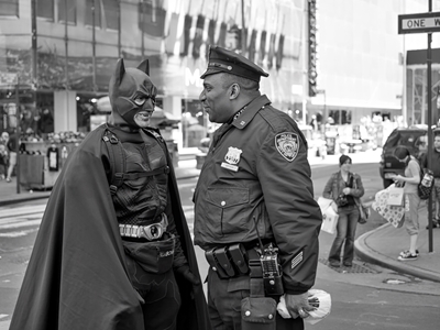 Batman y el oficial Arthur