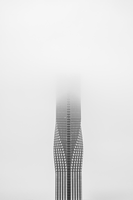 Karlatornet im Nebel