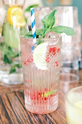Glas met fresh fruit limonade