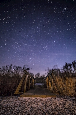 Most pod hvězdnou oblohou