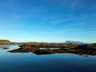 Výhled na moře na Lofotách, Norsko