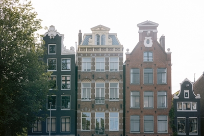 Maisons sur les canaux à Amsterdam