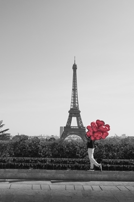 Eiffelova věž s červenými balónky 