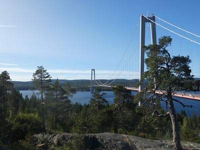 Höga Kustbrons klippa Sverige