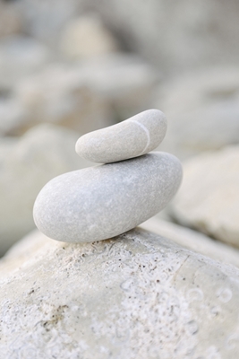 Balancerende stenen strand
