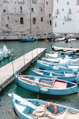 Boten in haven Monopoli Italië