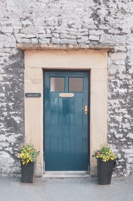 La puerta verde azulado