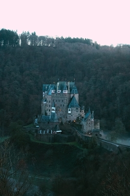 Burg im Morgengrauen