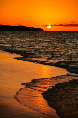 Auringonlasku meressä