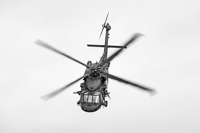 De zwarte helikopter van de Haviks